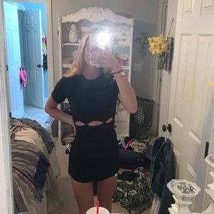 Black dress, decorative skits in the stomach